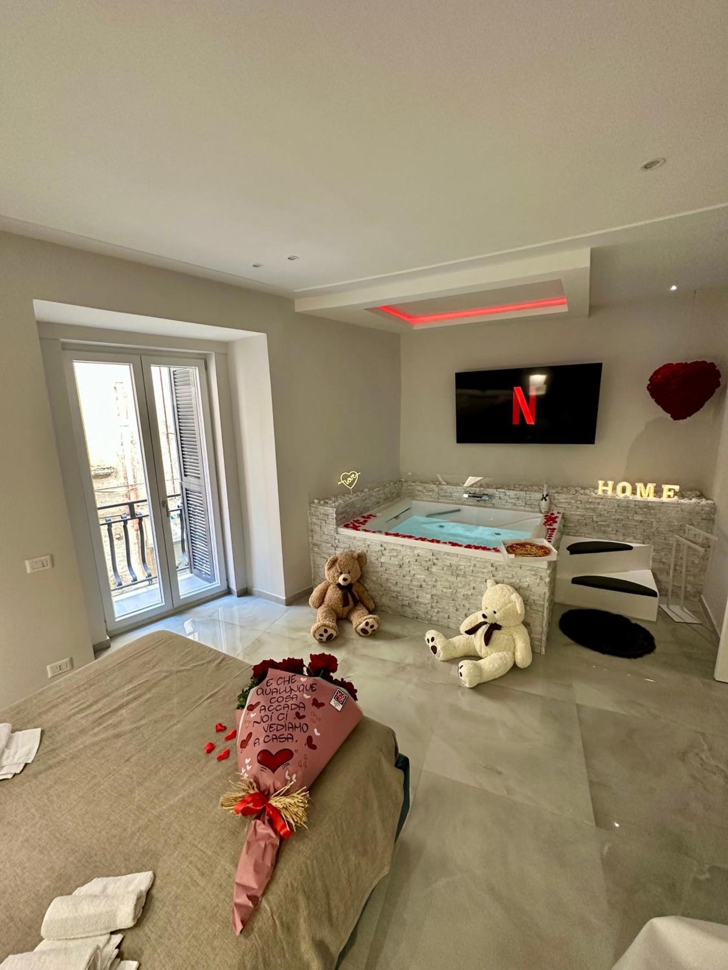 Michy Apartment Наполи Екстериор снимка
